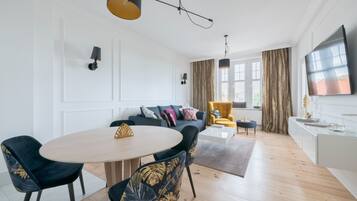 Exclusive Apartment, 3 Bedrooms, 2 Bathrooms | Individually decorated, individually furnished, desk, laptop workspace