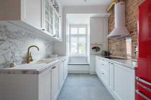 Căn hộ Exclusive, 3 phòng ngủ, 2 phòng tắm | Bếp riêng | Tủ lạnh, lò vi sóng, lò nướng, bếp nấu