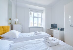 Exclusive Apartment, 3 Bedrooms, 2 Bathrooms | Individually decorated, individually furnished, desk, laptop workspace