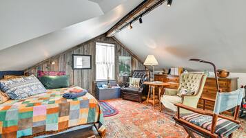Desk, iron/ironing board, Internet, bed sheets