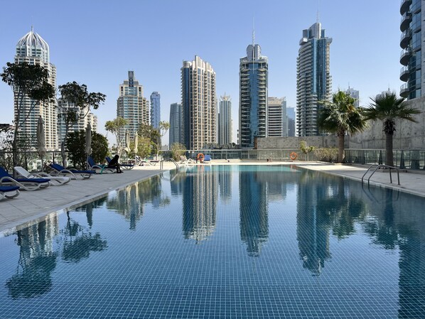Pool - 3 Bedroom Beautiful Home with Awesome View in Iris Blue Dubai Marina (Dubai)