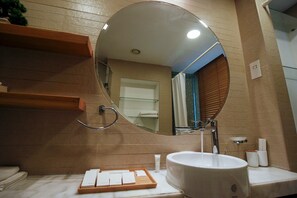 A bathroom with a large mirror, a sink, and a wooden shelf. - 3 Bedroom Beautiful Home with Awesome View in Iris Blue Dubai Marina (Dubai)