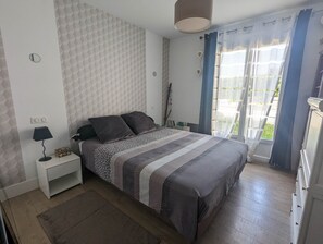 1 dormitori, escriptori, planxa i posts de planxar i wifi gratuïta 