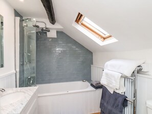 Shower, hair dryer - Riseholme (Scarborough)