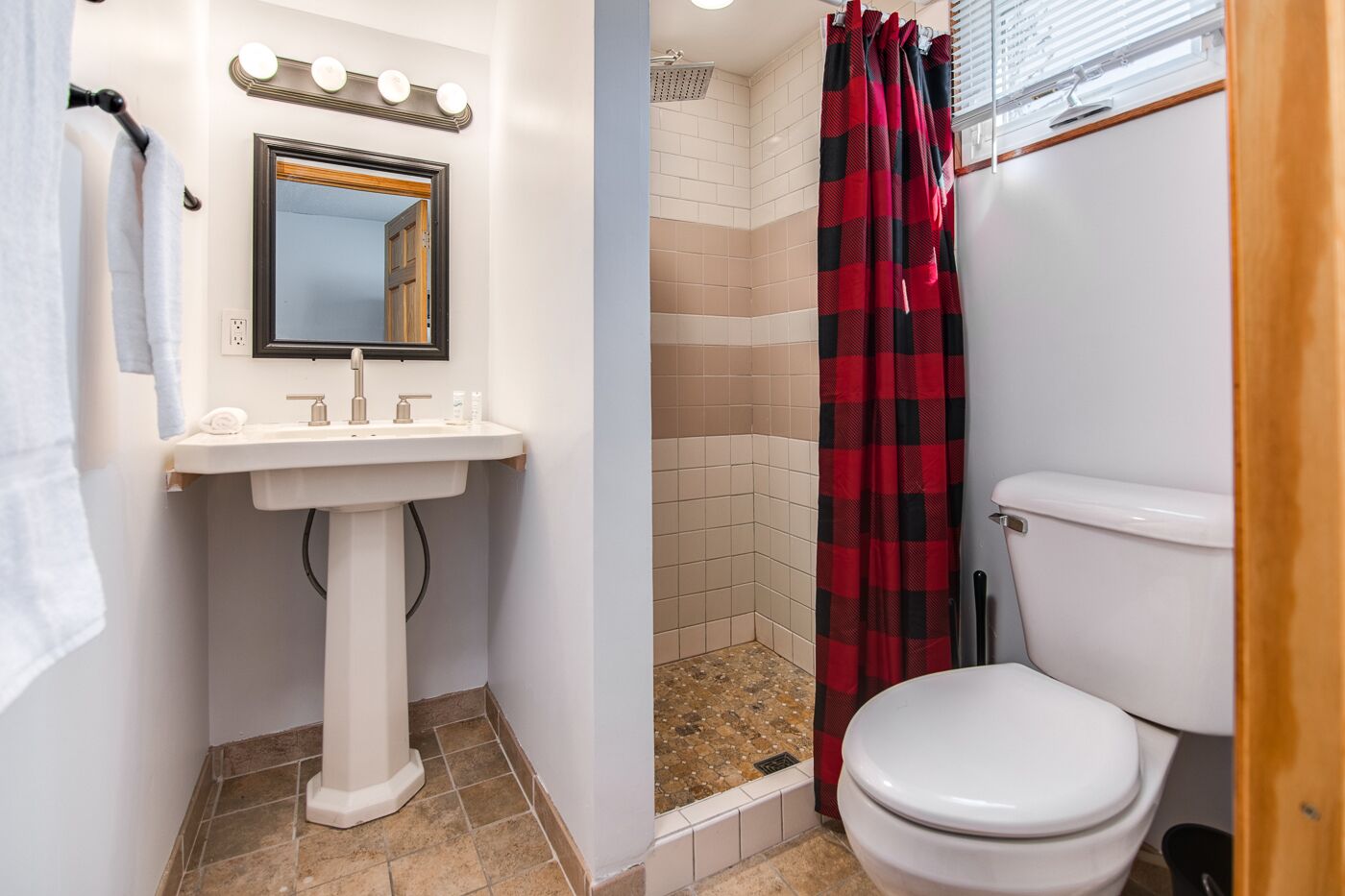 Room 8 Boutique Hotel Balsam Lake, WI