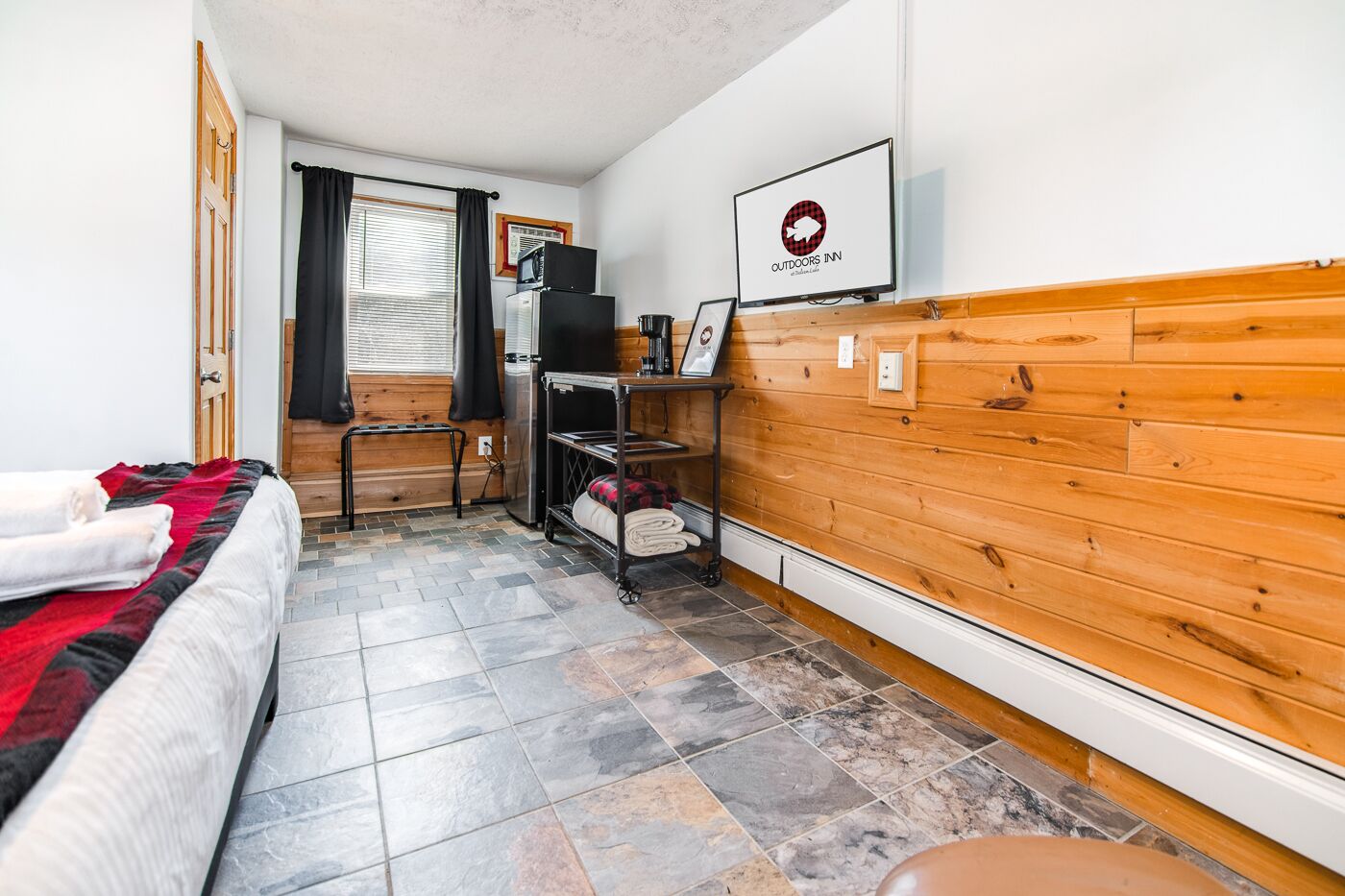 Room 8 Boutique Hotel Balsam Lake, WI