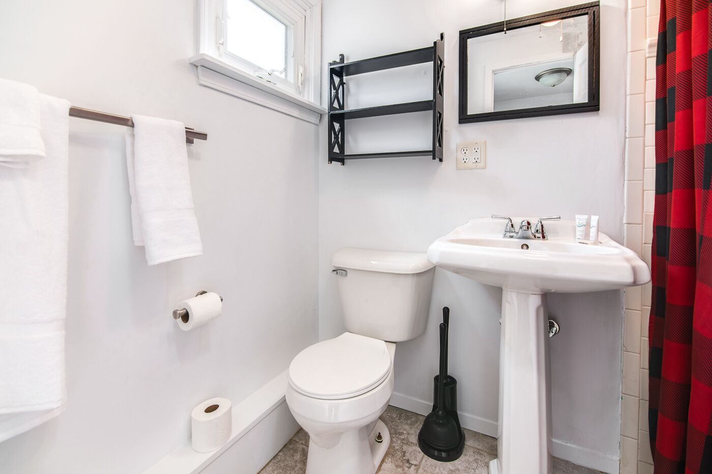 Room 9 Boutique Hotel Balsam Lake, WI