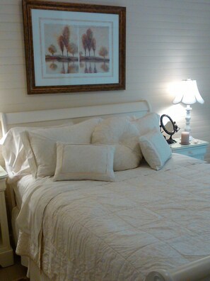 5 عدّة غرف نوم ومكواة/لوح كي وملاءات أسرّة