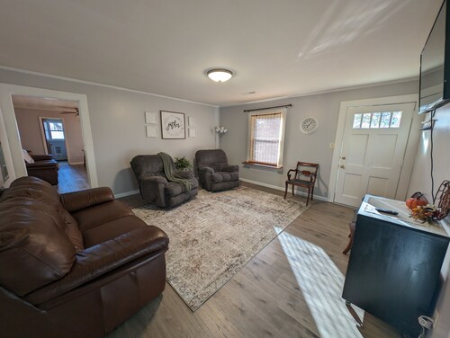 Wilda's Cottage. A cozy 3 bedroom getaway.