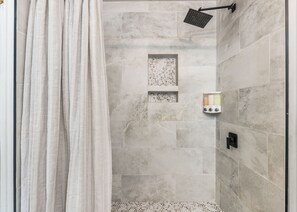 Dusche, Whirlpool, Haartrockner, Bidet