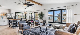 Conroe Lakefront Retreat w/boat dock, kayaks, games, wave runner & boat lift