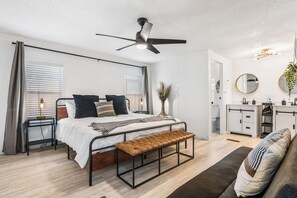 3 bedrooms, desk, iron/ironing board, free WiFi