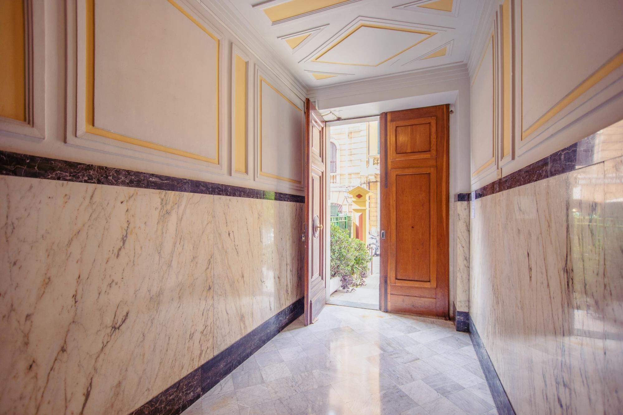 Green Apartment in the Center