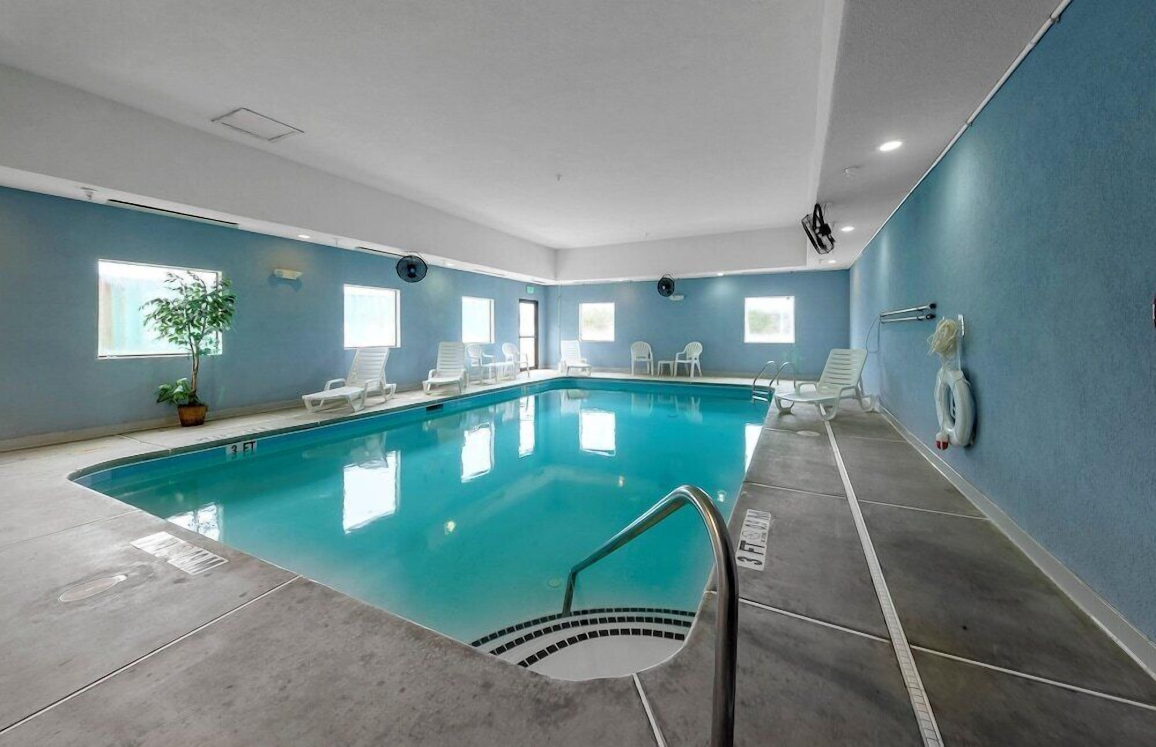 Indoor pool, outdoor pool