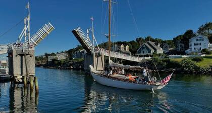 Footbridge Escape A Comfy Condo w/ Pool, the Beach, Perkins Cove