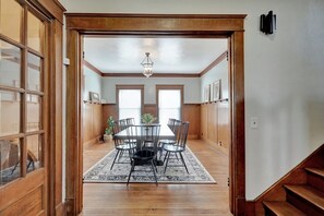 Dining - 🍸🫒HUGE Luxurious 6BR+ Historic Gem by UNL Huskers: VRBO Lincoln NE - Pets OK (Lincoln)