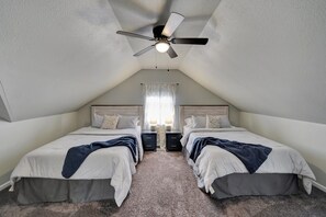 7 habitaciones, escritorio y tabla de planchar con plancha 