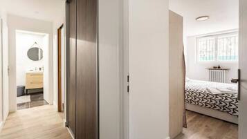 2 chambres, chambres insonorisées, fer et planche à repasser