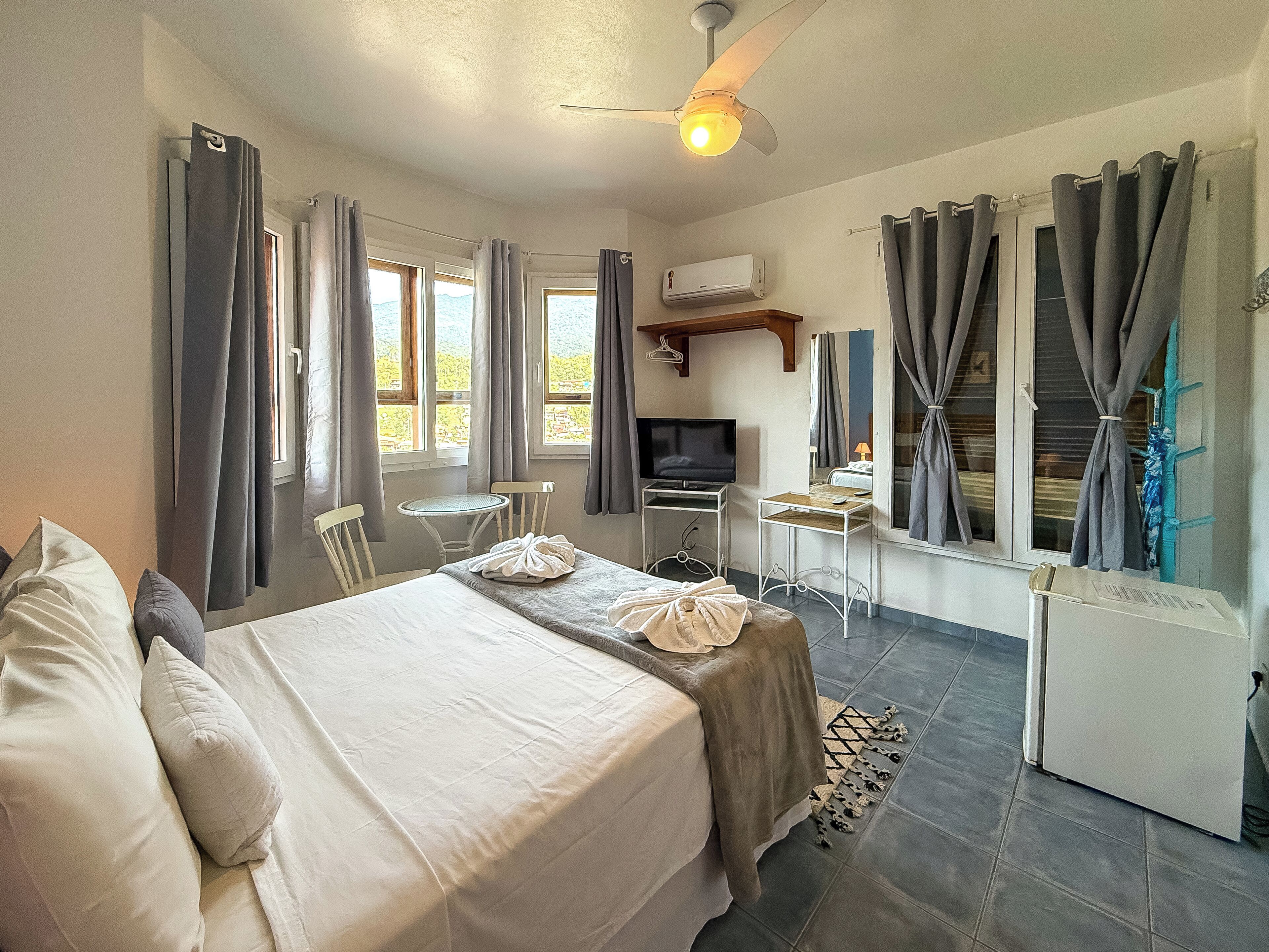 標準雙人房 | 迷你吧、免費 Wi-Fi、床單