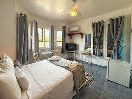 Standard-herbergi með tvíbreiðu rúmi | Míníbar, ókeypis þráðlaus nettenging, rúmföt