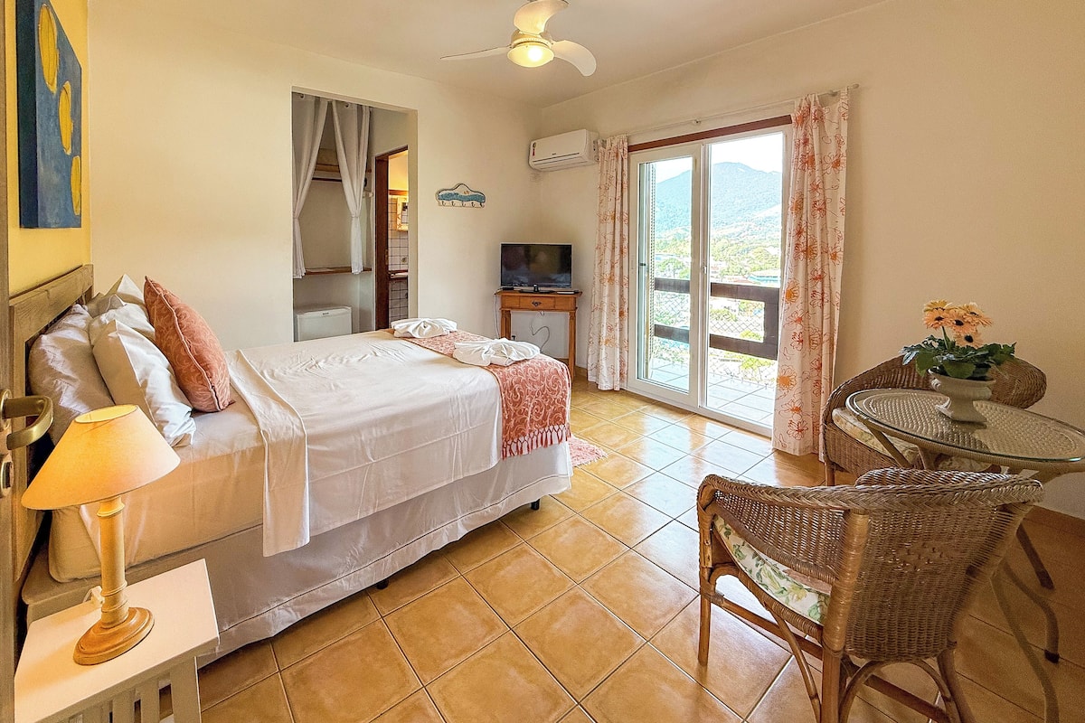 ميني بار وواي فاي مجانًا وملاءات أسرّة