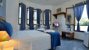 Minibar, wifi gratis y ropa de cama