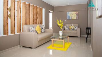 Departamento ejecutivo | Área de sala de estar | Televisión LED de 42 pulgadas con canales por cable y televisión