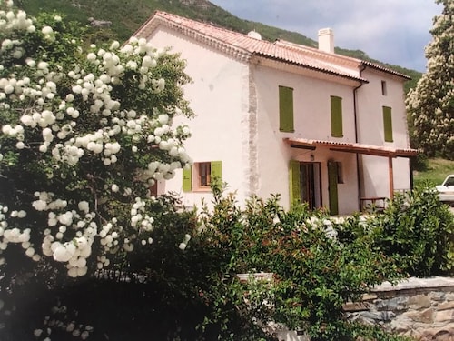 Gite 600 meters from the medieval village of Orpierre