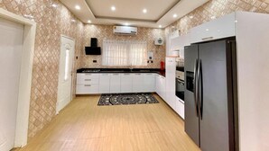 Tủ lạnh, lò vi sóng, lò nướng, bếp nấu 