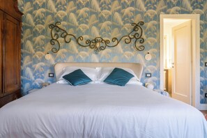 Camera Blue | Individually decorated, individually furnished, laptop workspace