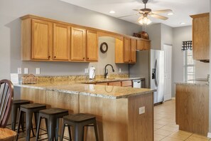 コンドミニアム ベッド (複数台) キッチン ゴルフビュー | 専用キッチン | 冷蔵庫、電子レンジ、オーブン、コンロ