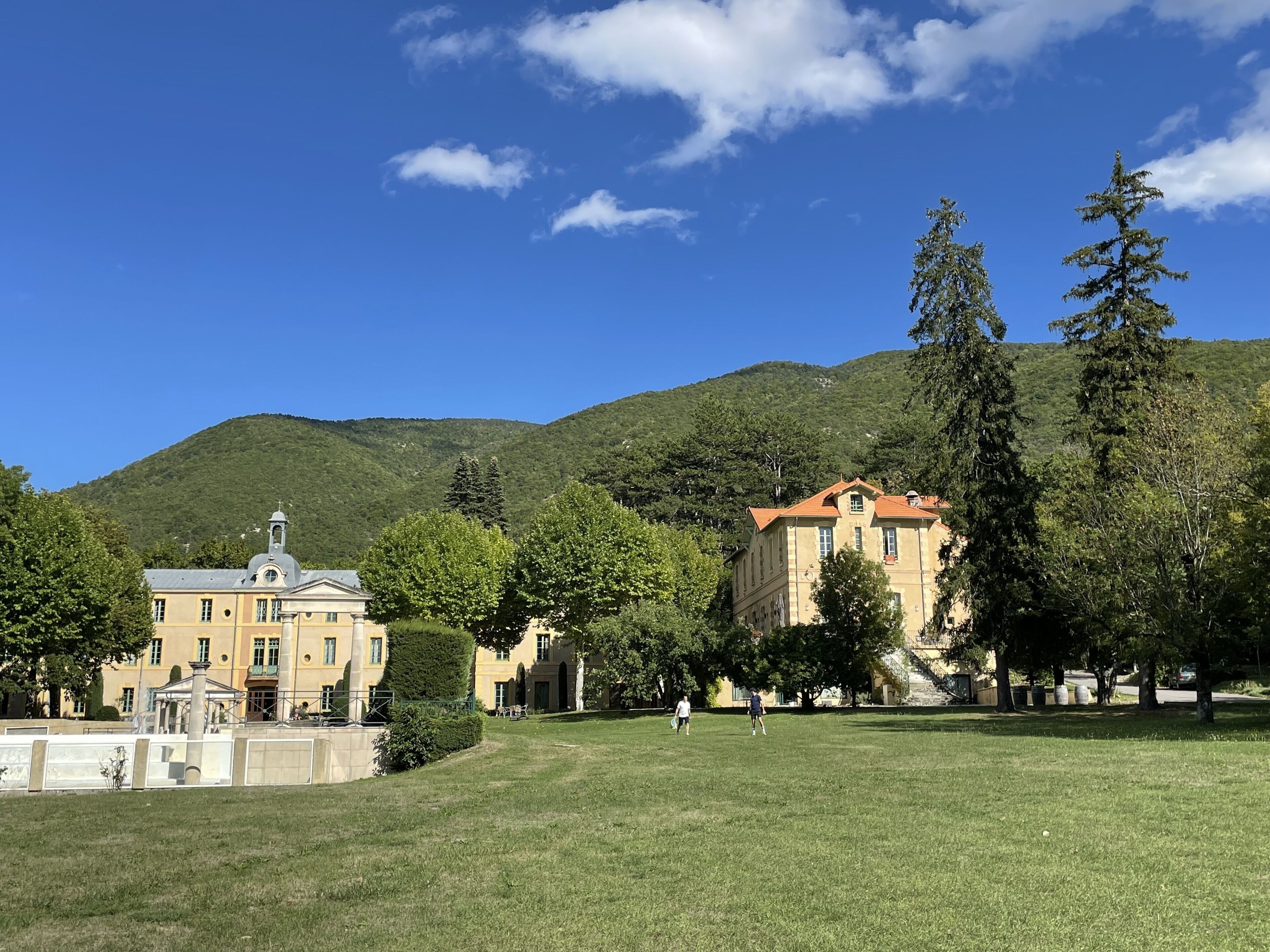 Apartment in an 1870 castle with pool and tennis