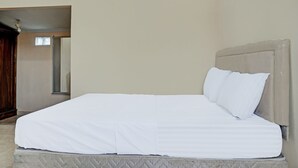 Kamar Double Deluks | Meja kerja, ruang kerja ramah laptop, Wi-Fi gratis, dan seprai linen