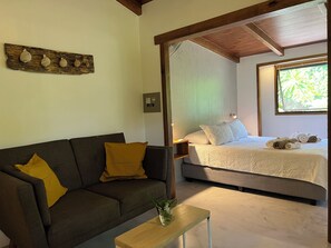 1 bedroom, desk, free WiFi, bed sheets - Feeling Trees Jungle Lodge-Casa Caracoles walking distance to the beach (Cabuya)