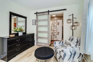 Interior - Farmhouse Inspired Cottage w/ Fully Fenced-in Yard (Lakeland)
