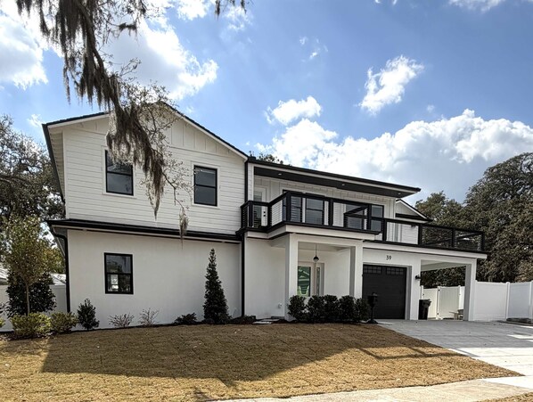 صورة غير مصنفة، 1 من 18، زرّ