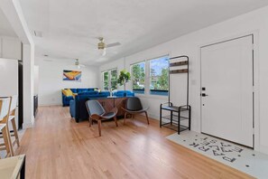 صورة غير مصنفة، 3 من 18، زرّ