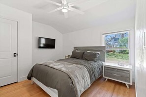 5 bedrooms, iron/ironing board, WiFi, bed sheets