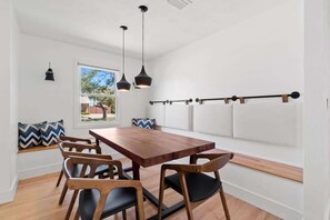 Luokittelematon kuva, 5 kautta 18, painike