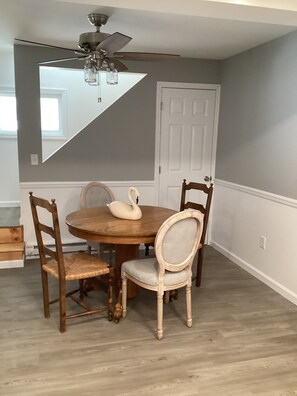 Dining - Cayuga Lake Views  Sleeps 10  Near Aurora & Wineries  Wedding Ready (Lansing)