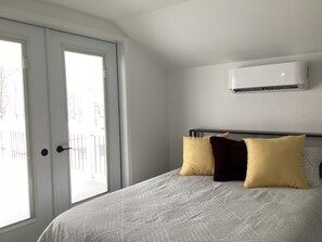 Room - Cayuga Lake Views  Sleeps 10  Near Aurora & Wineries  Wedding Ready (Lansing)