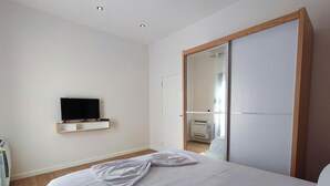 Bộ đồ giường kháng dị ứng, nệm cao su hoạt tính (memory foam), bàn 
