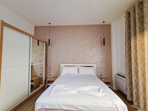 Allergikerbettwaren, Betten mit Memory-Foam-Matratzen, Schreibtisch