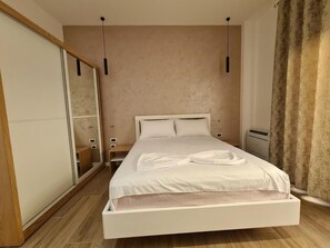 Hypo-allergenic bedding, memory foam beds, desk, soundproofing - My Comfortable Villa By Vila Arial (Vlorë)