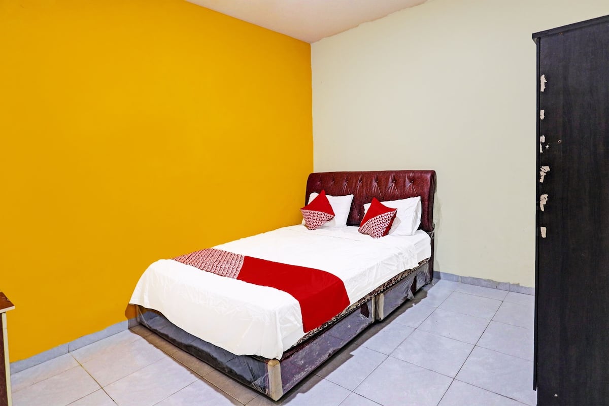 deluxe double room | 1 bedroom, desk, laptop workspace, bed sheets