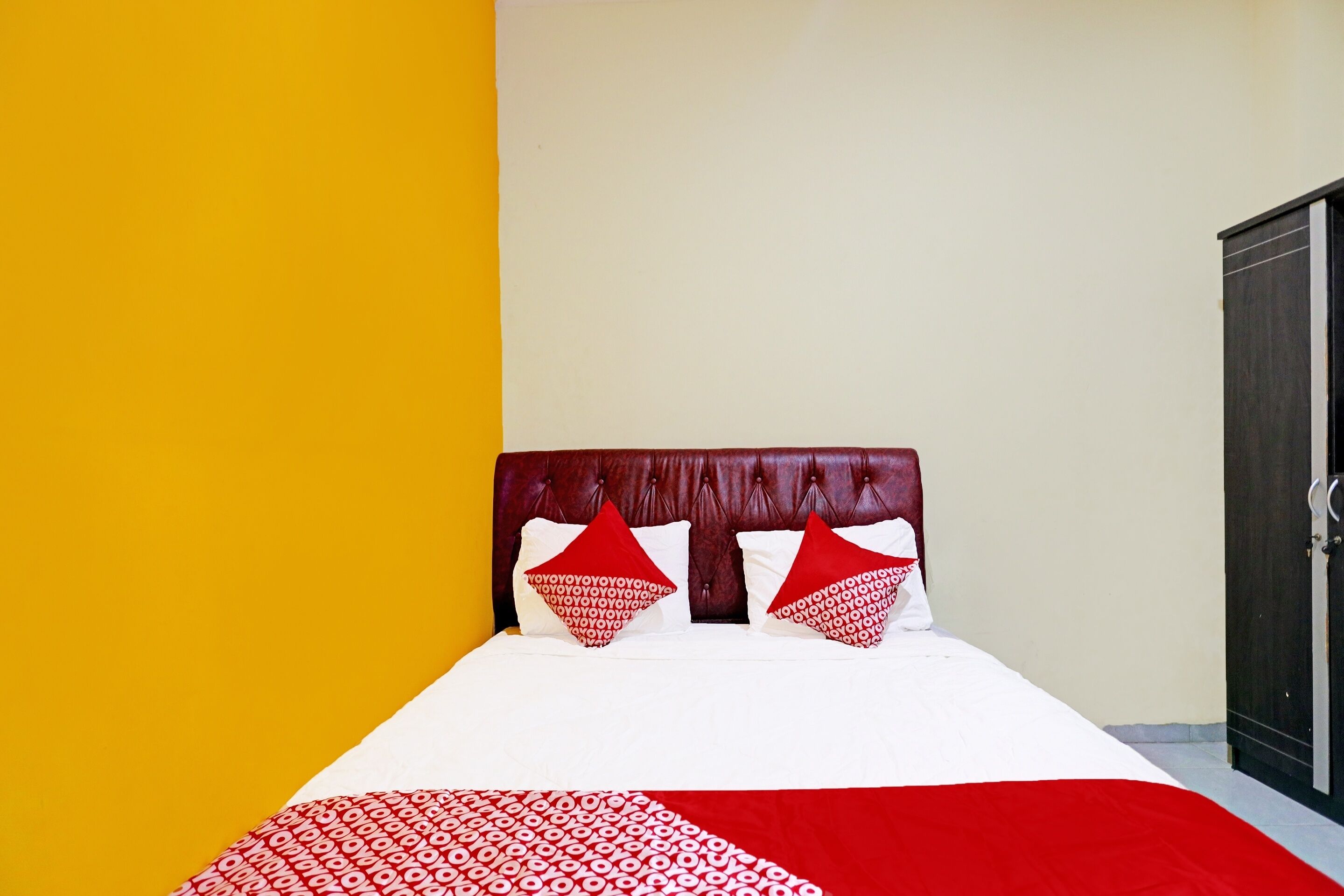 deluxe double room | 1 bedroom, desk, laptop workspace, bed sheets