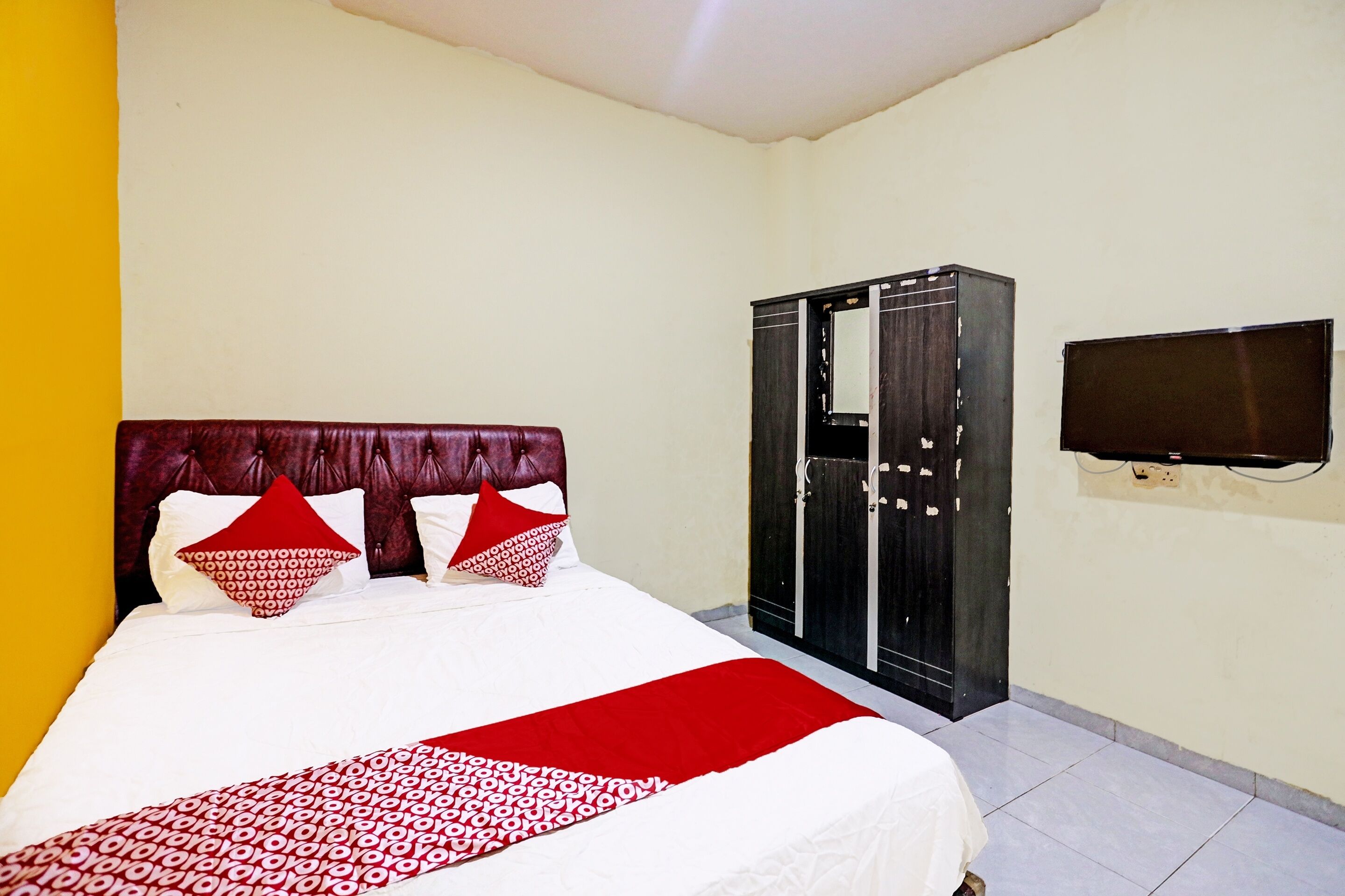 deluxe double room | 1 bedroom, desk, laptop workspace, bed sheets