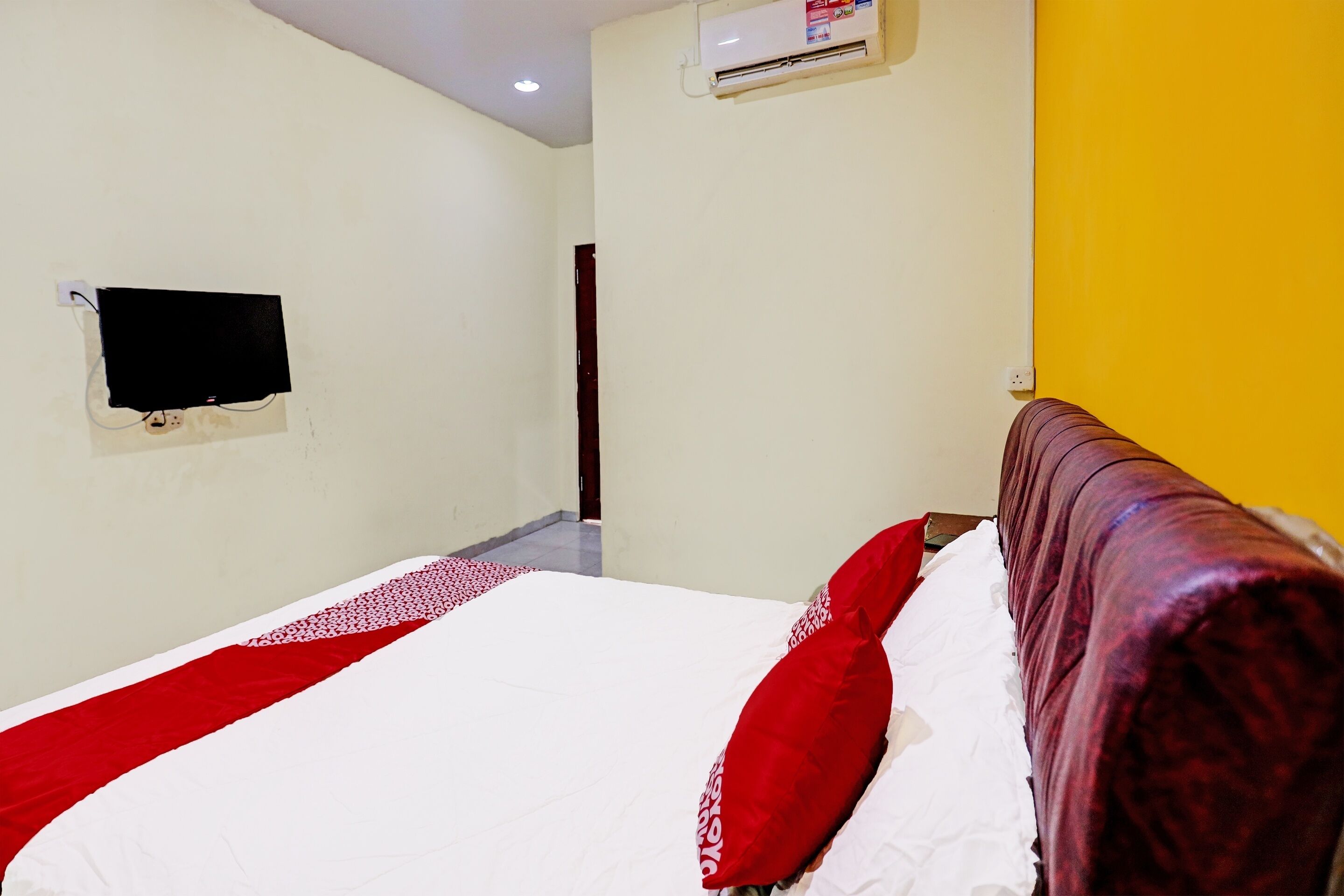 deluxe double room | 1 bedroom, desk, laptop workspace, bed sheets