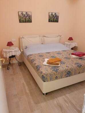 5 Schlafzimmer, schallisolierte Zimmer, Bügeleisen/Bügelbrett