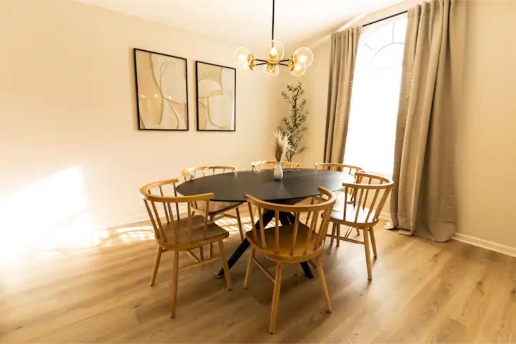 The Modern Georgian - 6 min to I95, 3 Bd-2 Ba